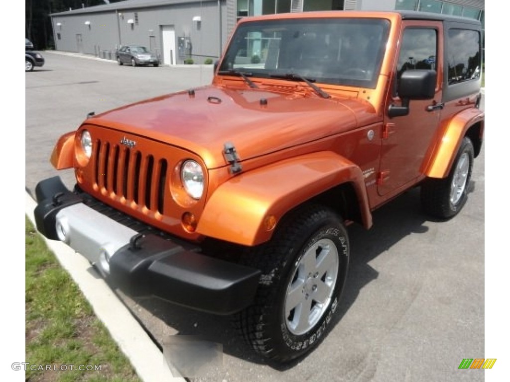 2011 Wrangler Sahara 4x4 - Mango Tango Pearl / Black photo #2