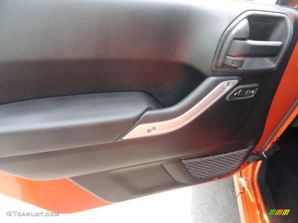 2011 Wrangler Sahara 4x4 - Mango Tango Pearl / Black photo #4