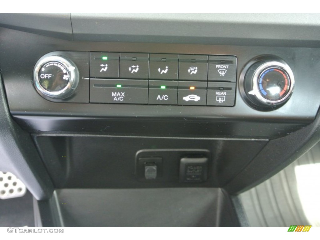 2012 Honda Civic Si Coupe Controls Photo #82888590