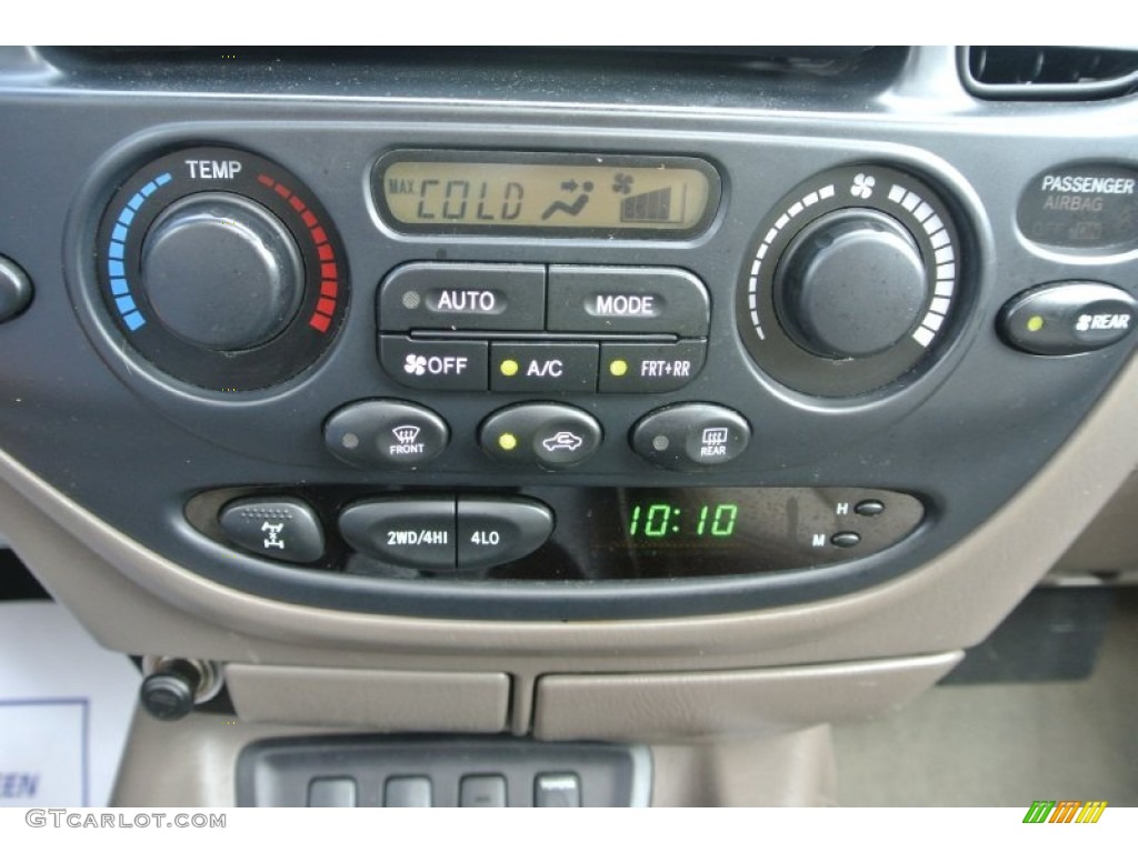 2006 Toyota Sequoia SR5 4WD Controls Photo #82890413