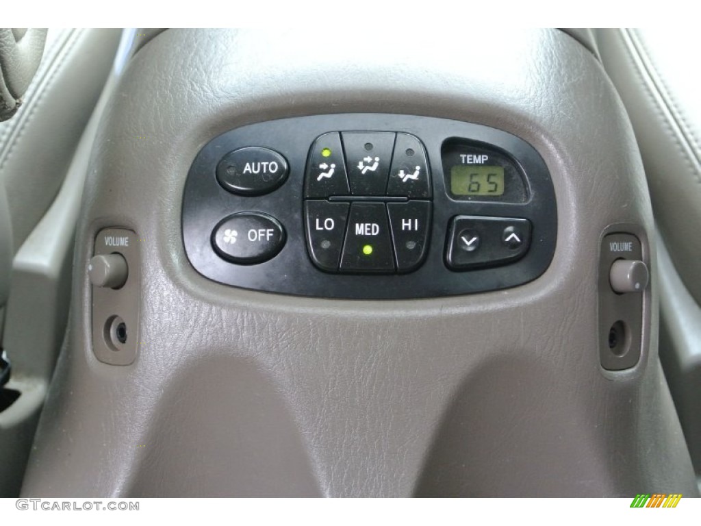 2006 Toyota Sequoia SR5 4WD Controls Photo #82890512