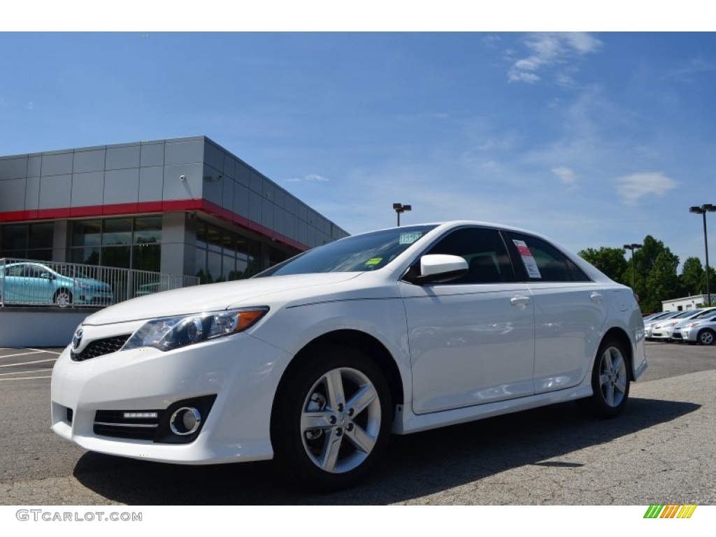 2013 Camry SE - Super White / Black photo #1