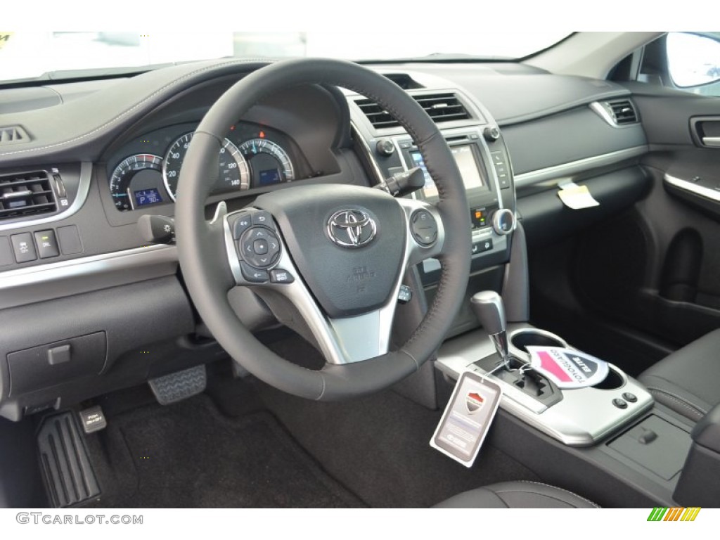 2013 Camry SE - Super White / Black photo #6