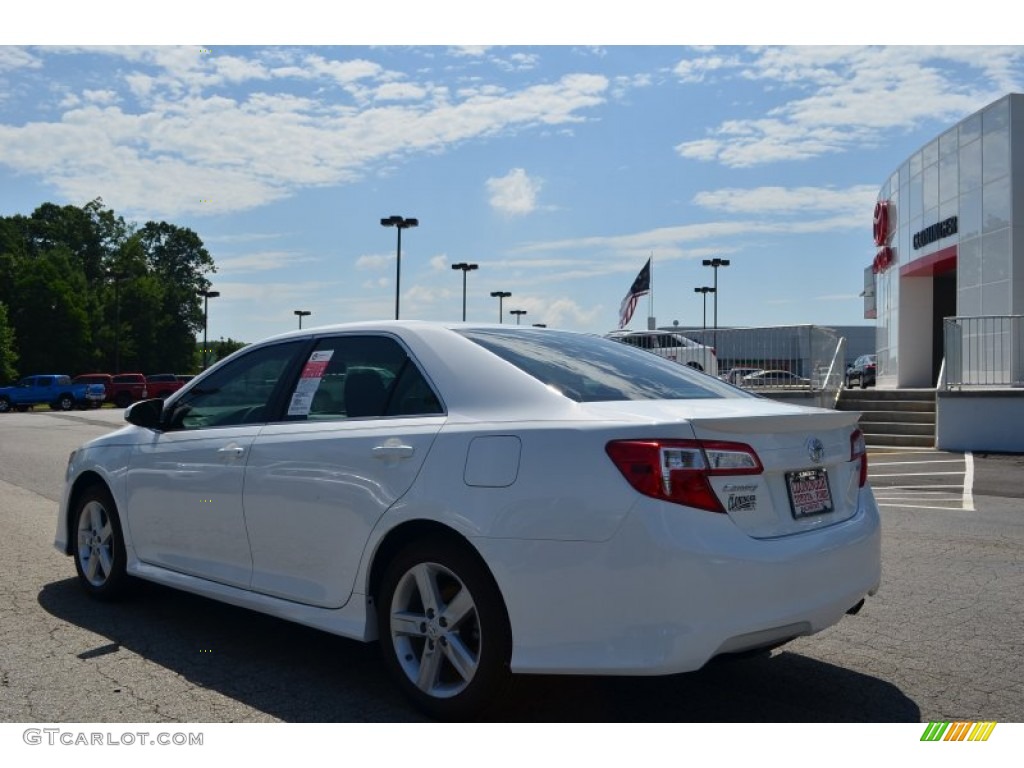 2013 Camry SE - Super White / Black photo #17
