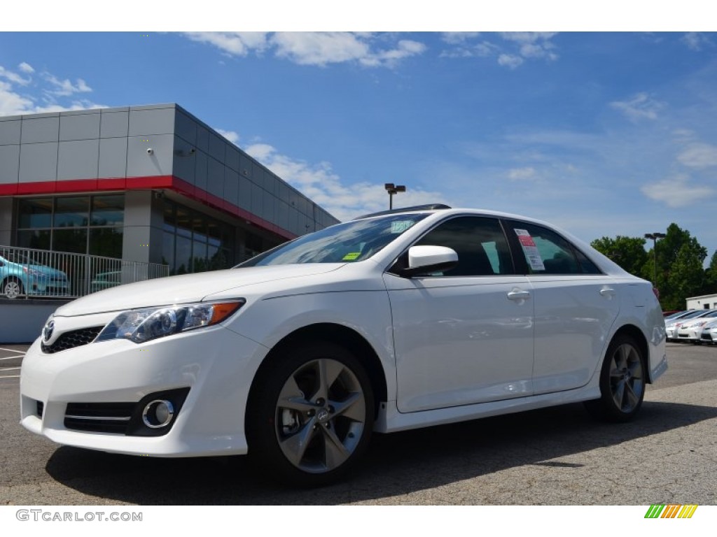 2013 Camry SE V6 - Super White / Black photo #1