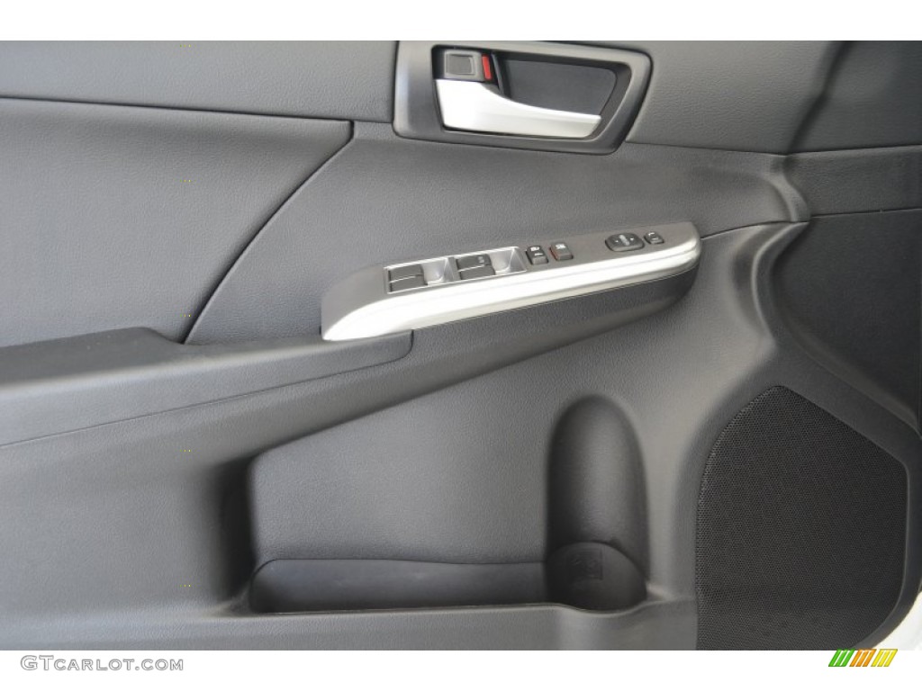 2013 Camry SE V6 - Super White / Black photo #4