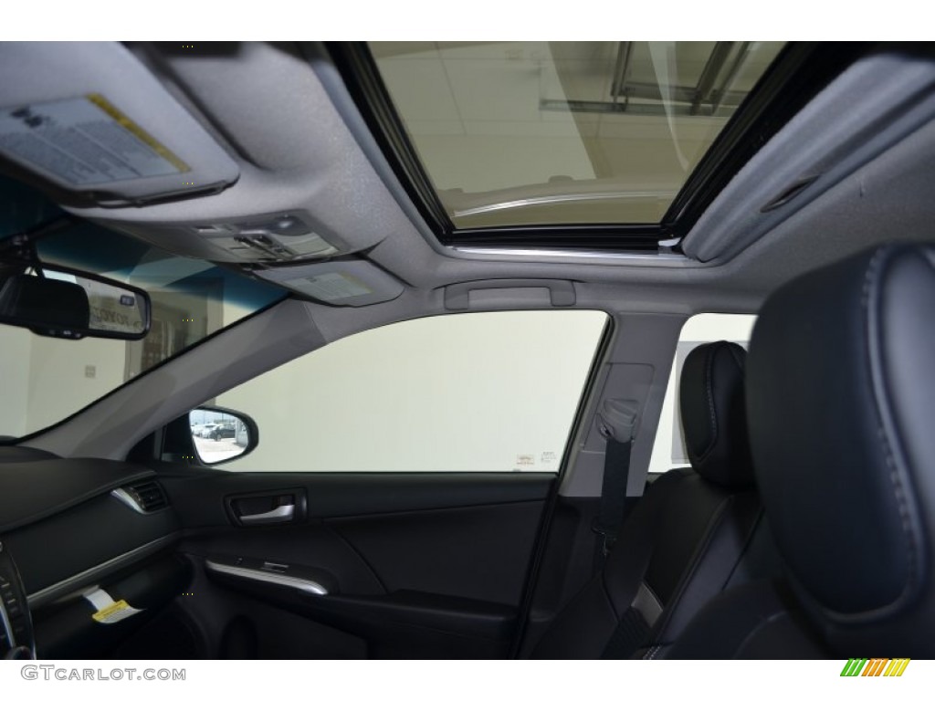 2013 Camry SE V6 - Super White / Black photo #11