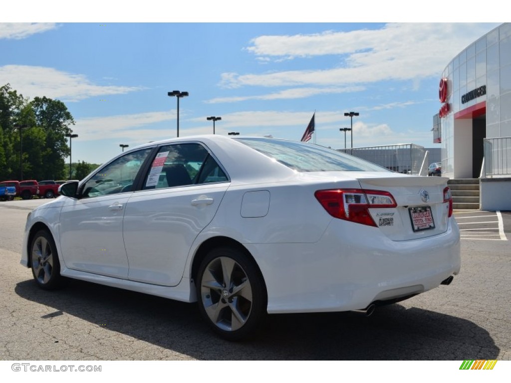 2013 Camry SE V6 - Super White / Black photo #24