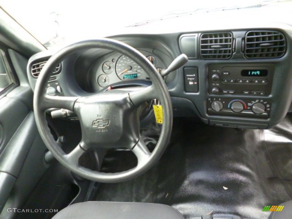 2003 Chevrolet S10 Extended Cab Graphite Dashboard Photo #82898770