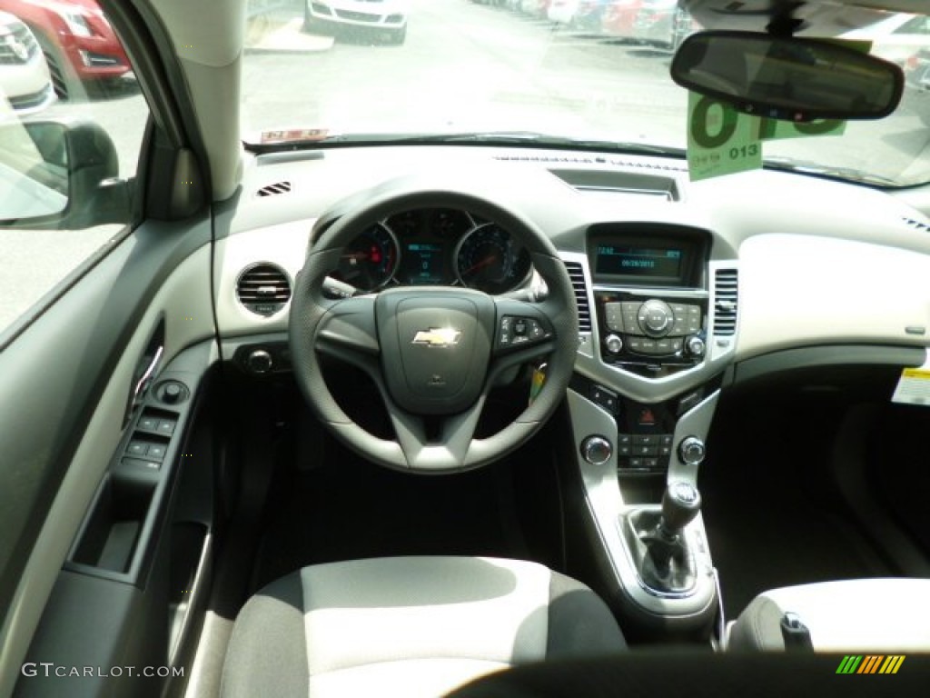 2014 Chevrolet Cruze LS Jet Black/Medium Titanium Dashboard Photo #82900442