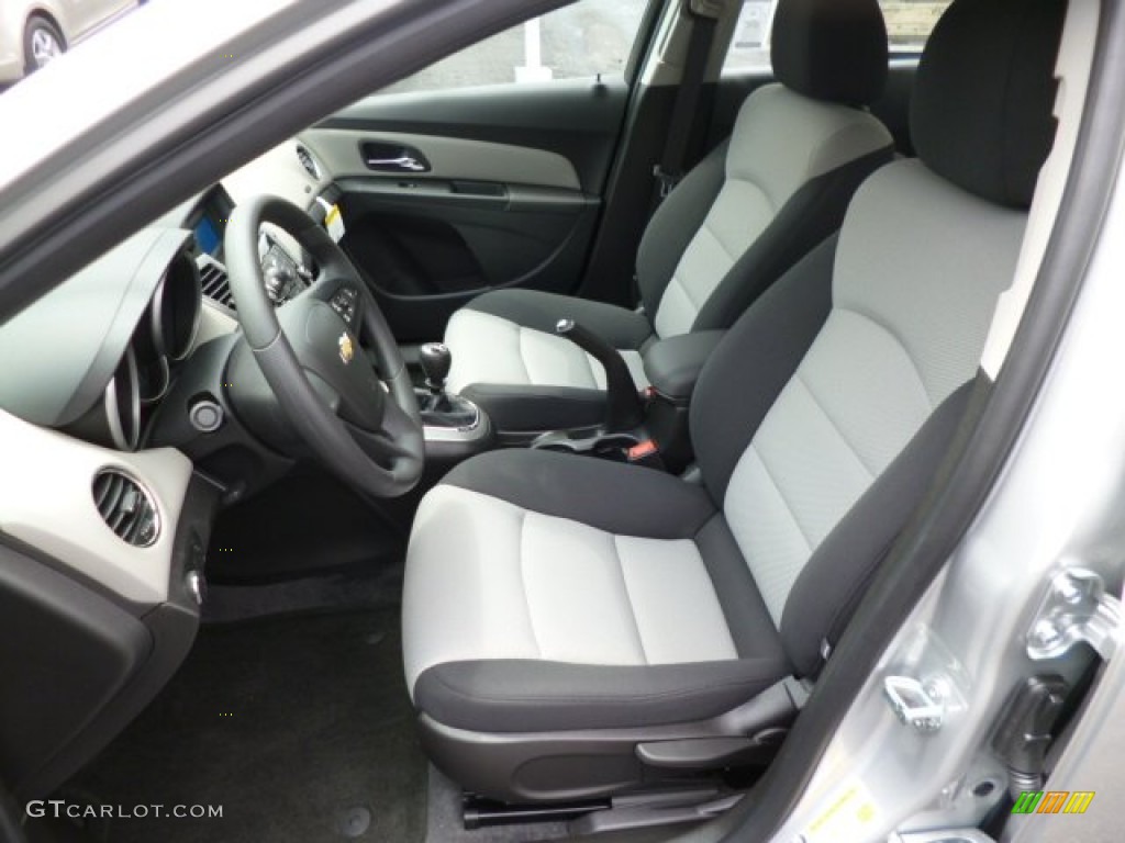 2014 Chevrolet Cruze LS Front Seat Photo #82900461