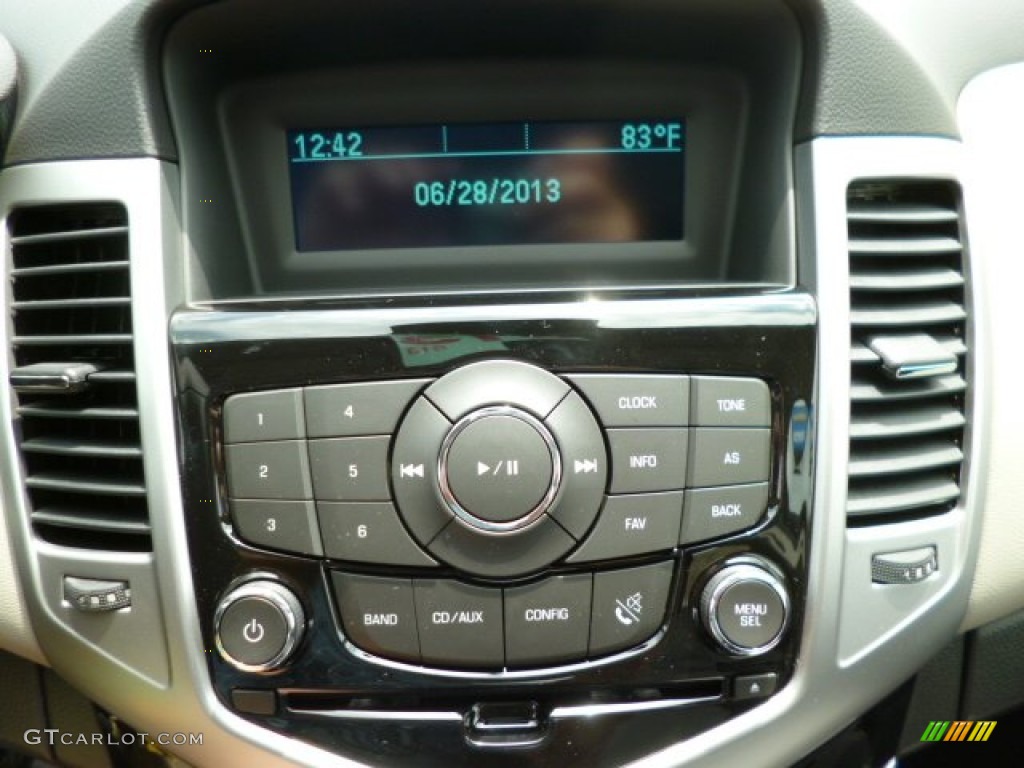 2014 Chevrolet Cruze LS Controls Photo #82900549