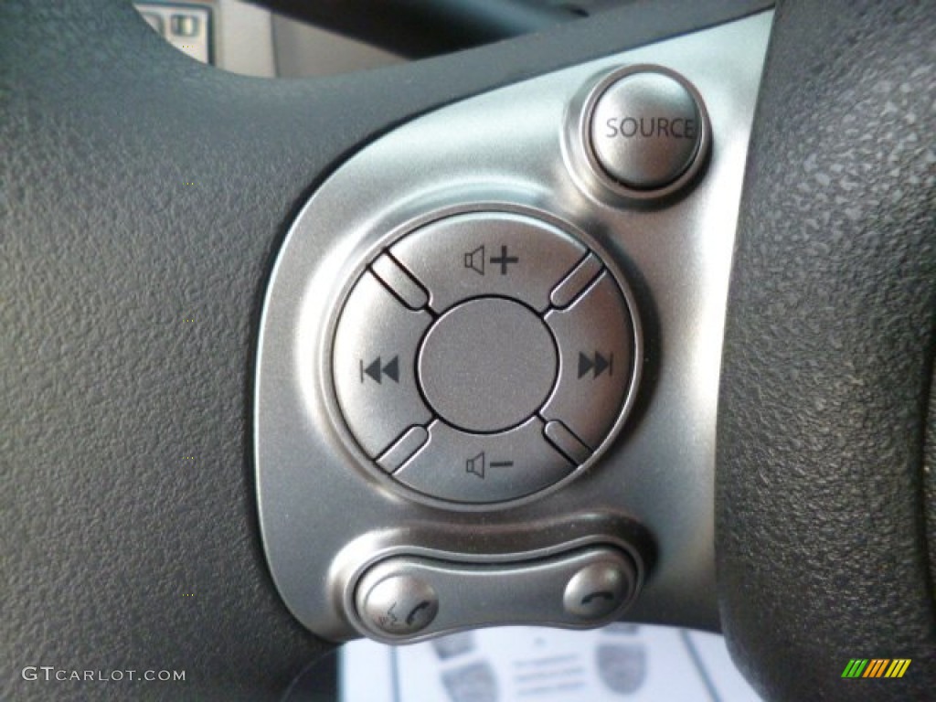 2014 Nissan Versa 1.6 SV Sedan Controls Photos