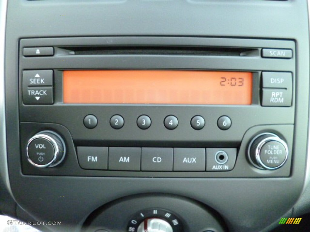 2014 Nissan Versa 1.6 SV Sedan Audio System Photo #82901915