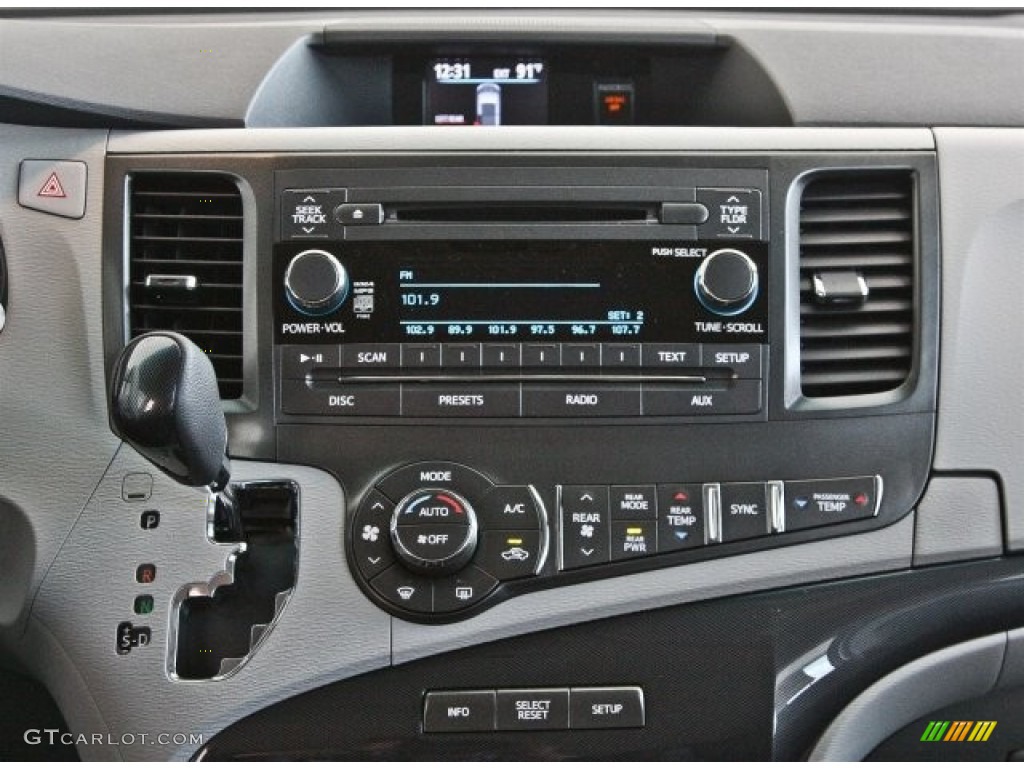 2013 Toyota Sienna SE Controls Photos