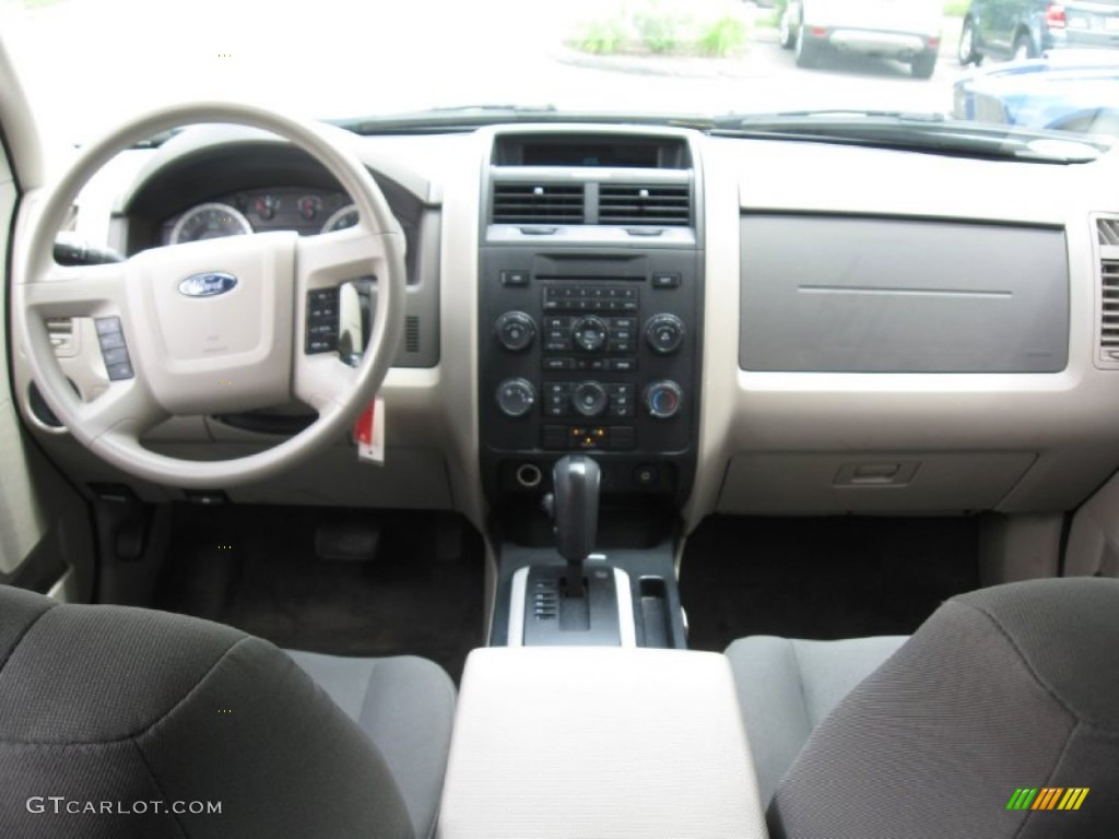 2010 Ford Escape XLS Dashboard Photos