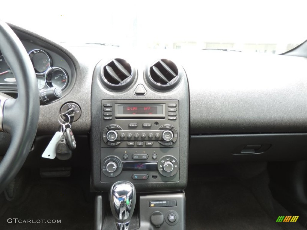 2009 Pontiac G6 GT Convertible Controls Photo #82906064