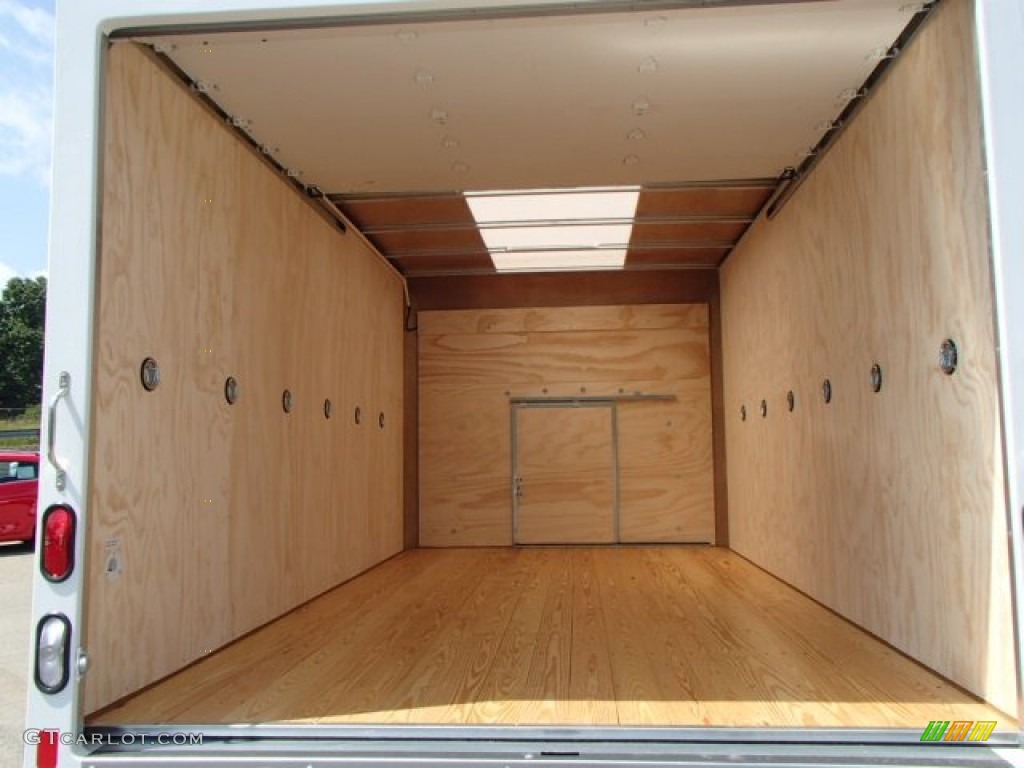 2013 Chevrolet Express Cutaway 3500 Moving Van Trunk Photo #82908700