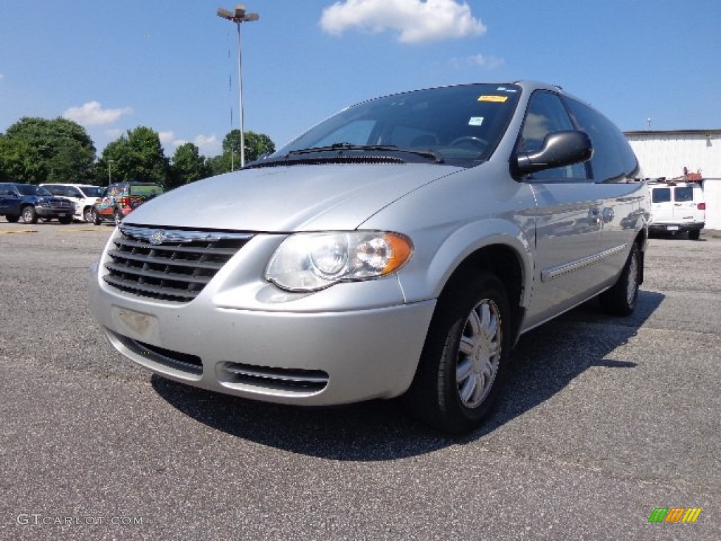 Bright Silver Metallic 2007 Chrysler Town & Country Touring Exterior Photo #82912890