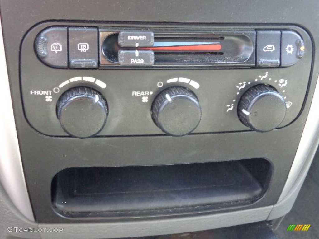 2007 Chrysler Town & Country Touring Controls Photo #82913216