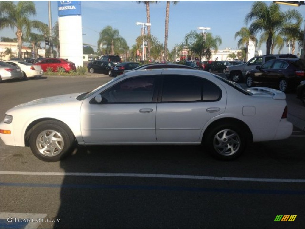 1995 Maxima GXE - Arctic White Pearl / Beige photo #3
