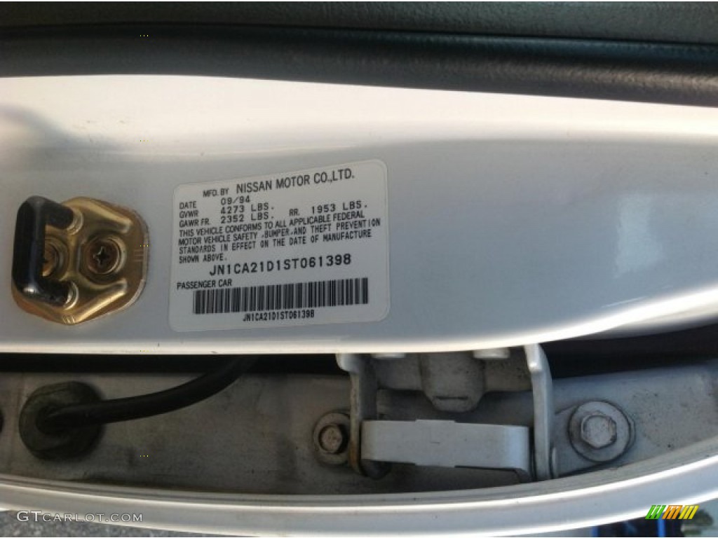 1995 Maxima GXE - Arctic White Pearl / Beige photo #5