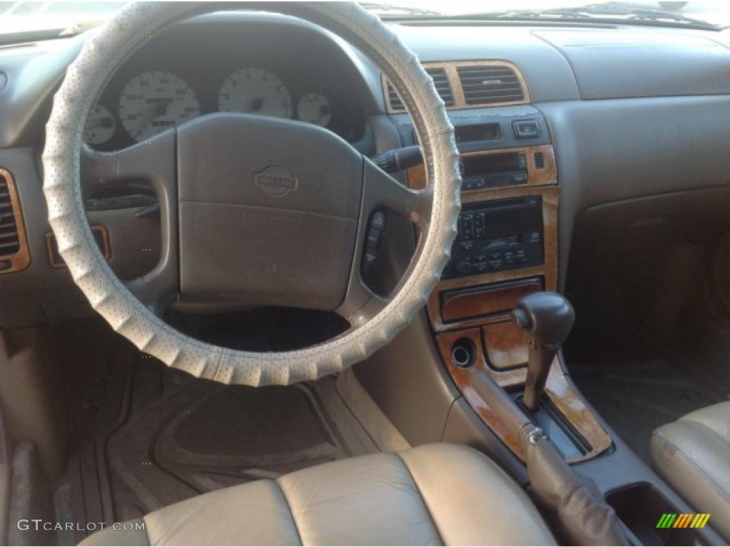 1995 Maxima GXE - Arctic White Pearl / Beige photo #7