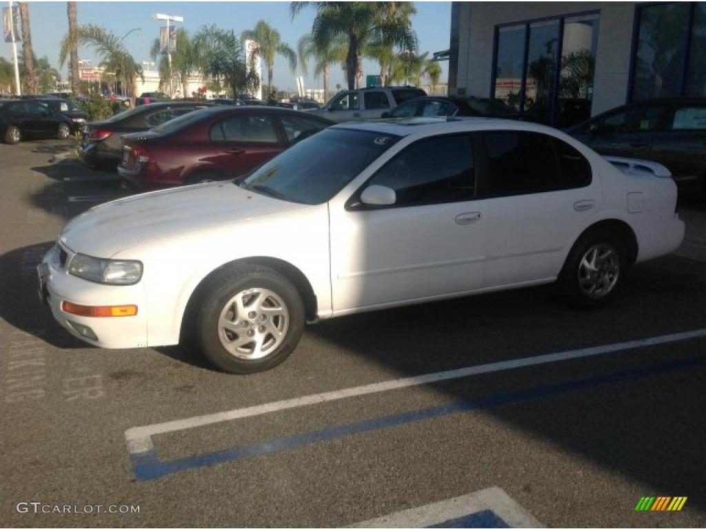 1995 Maxima GXE - Arctic White Pearl / Beige photo #9