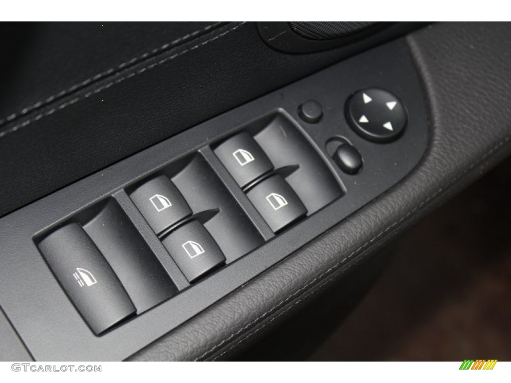 2011 BMW Z4 sDrive30i Roadster Controls Photo #82914903