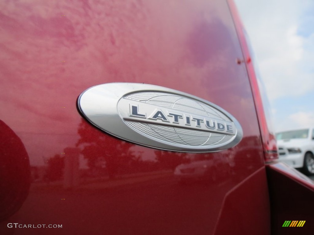 2014 Jeep Compass Latitude Marks and Logos Photos