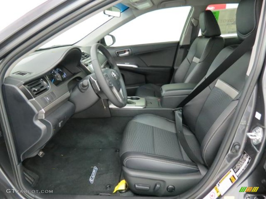 Black Interior 2013 Toyota Camry SE Photo #82919633