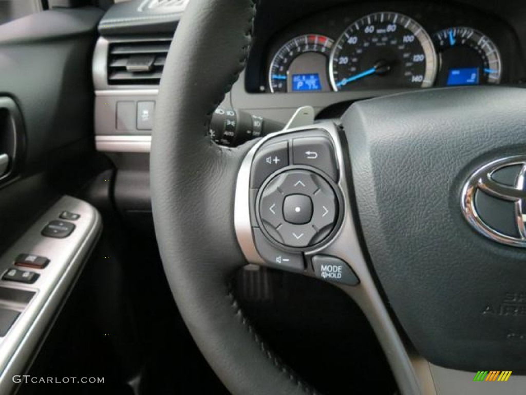 2013 Toyota Camry SE Controls Photo #82919702