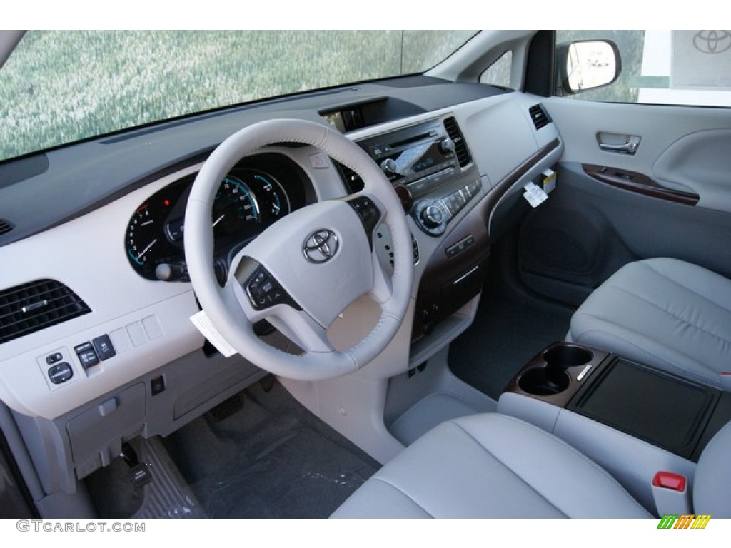 Light Gray Interior 2013 Toyota Sienna XLE AWD Photo #82919762