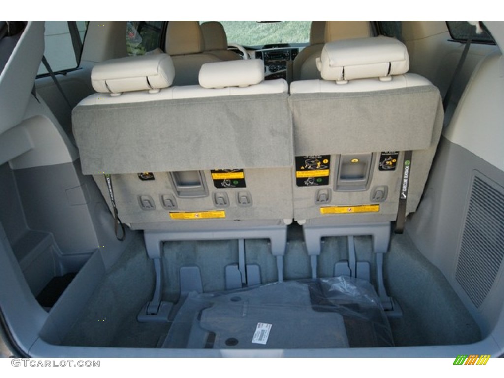 2013 Toyota Sienna XLE AWD Trunk Photos