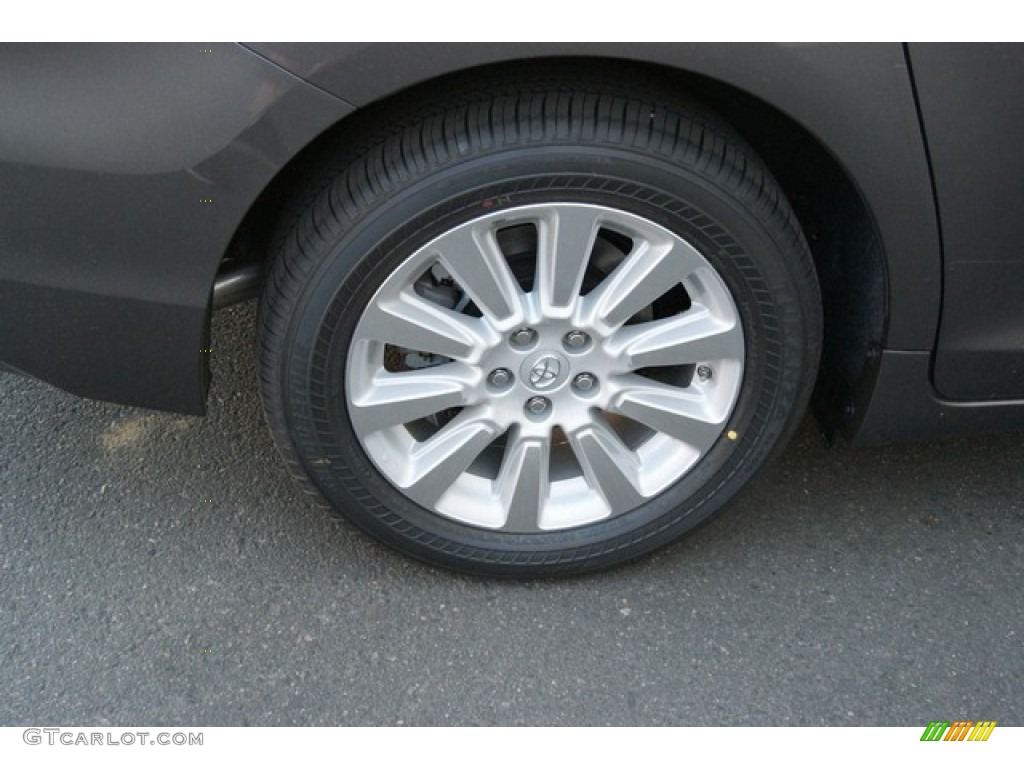 2013 Toyota Sienna XLE AWD Wheel Photos