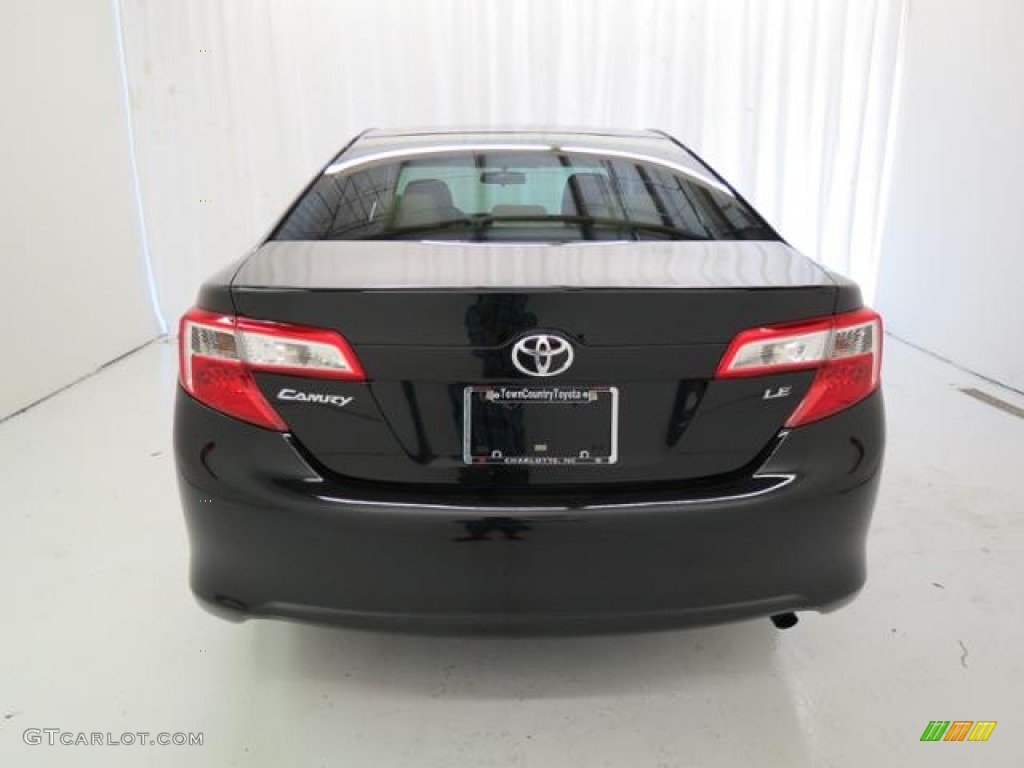 2013 Camry LE - Attitude Black Metallic / Ivory photo #18