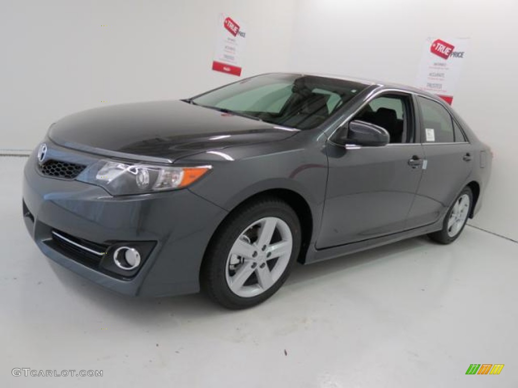 2013 Camry SE - Magnetic Gray Metallic / Black photo #3