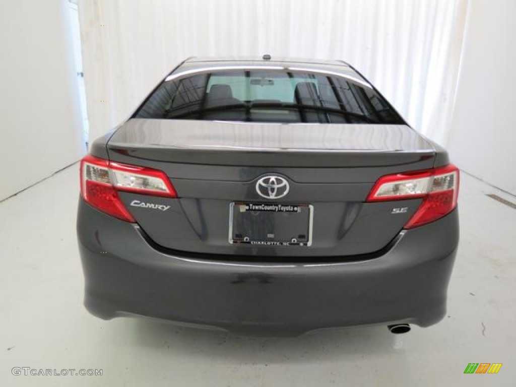 2013 Camry SE - Magnetic Gray Metallic / Black photo #18
