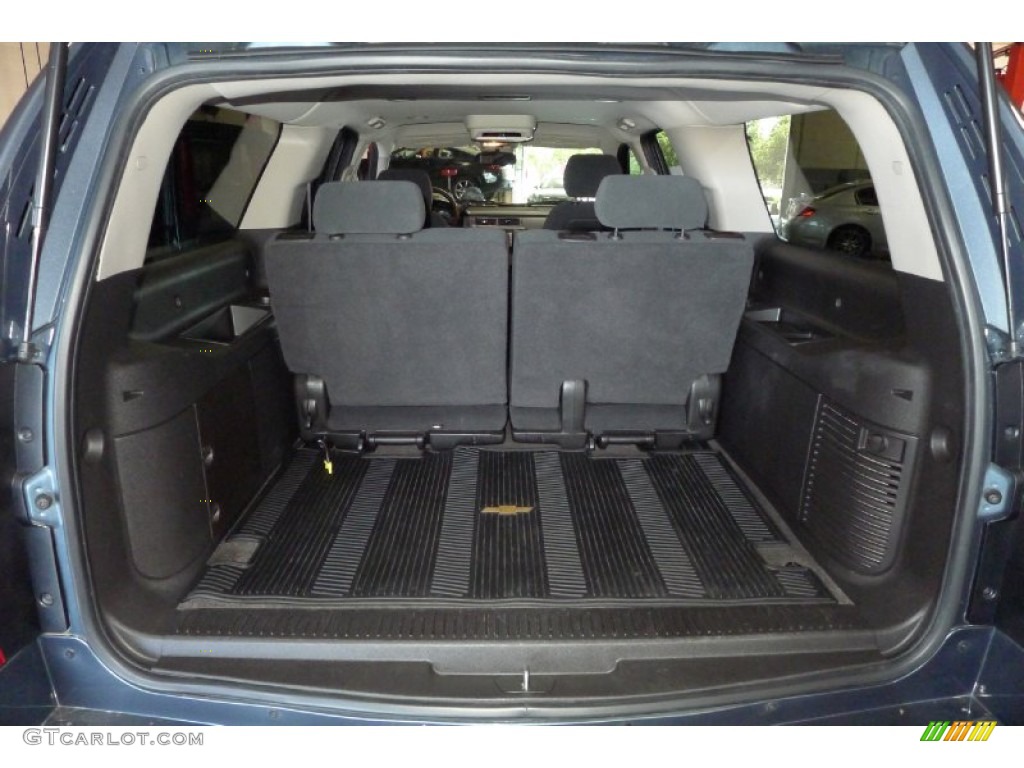 2009 Chevrolet Suburban LS Trunk Photos