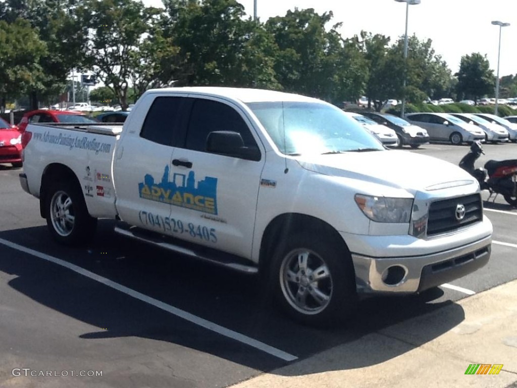 2009 Tundra SR5 Double Cab 4x4 - Super White / Graphite Gray photo #2