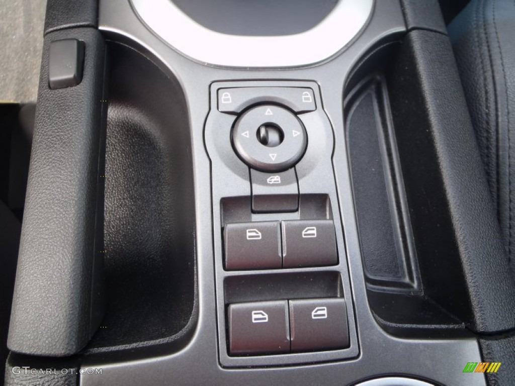 2009 Pontiac G8 Sedan Controls Photo #82931022