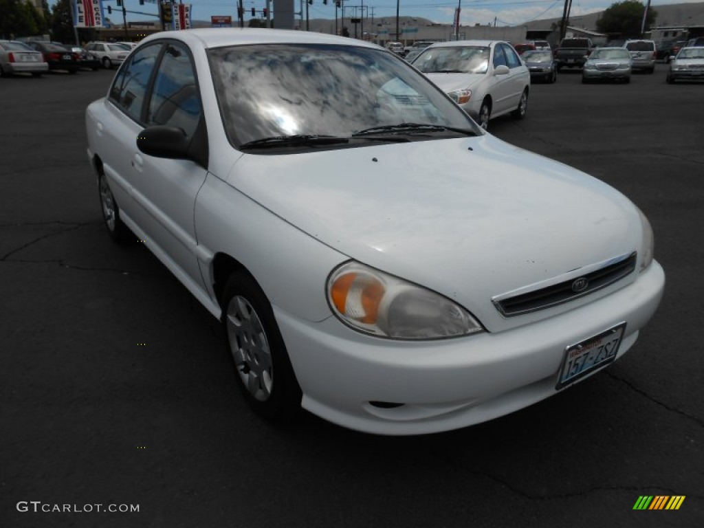 2002 Rio Sedan - Polar White / Gray photo #3
