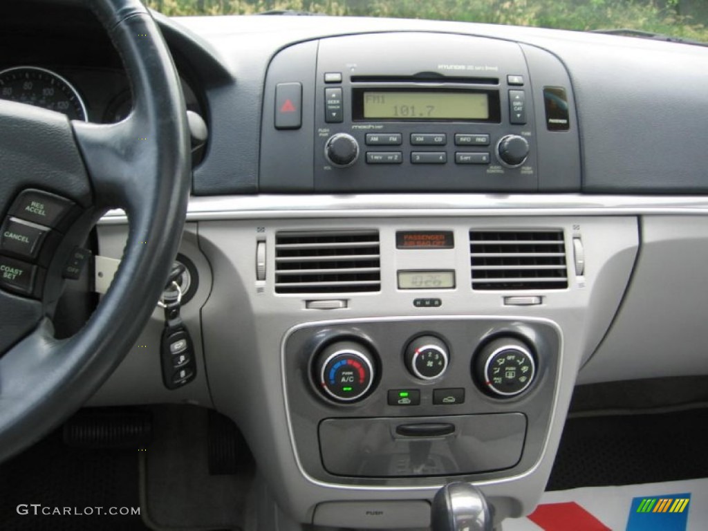 2008 Hyundai Sonata GLS V6 Controls Photos