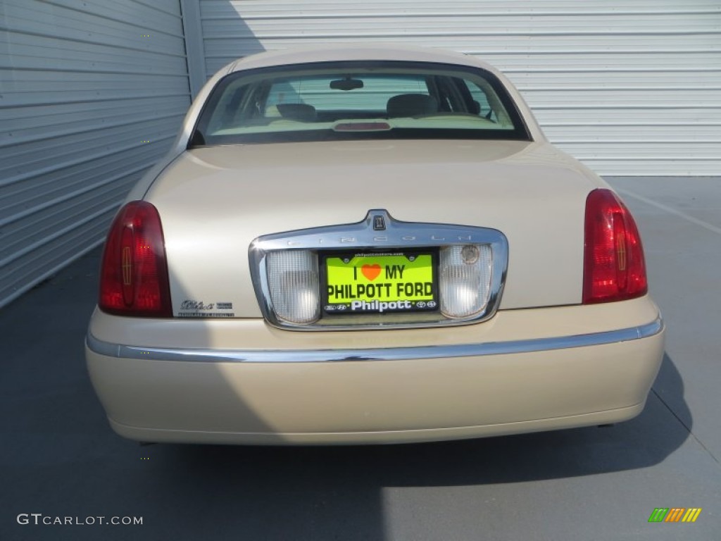 2002 Town Car Cartier - Ivory Parchment Pearl / Light Parchment photo #5