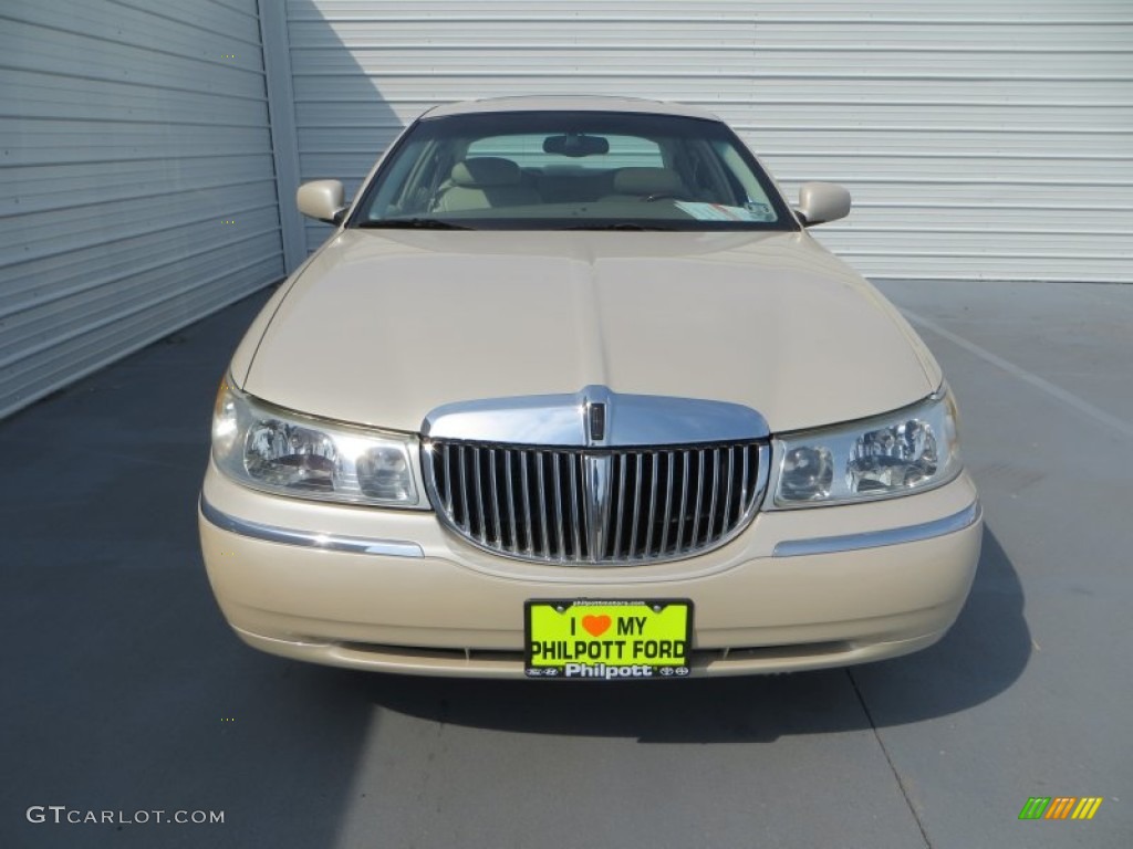 2002 Town Car Cartier - Ivory Parchment Pearl / Light Parchment photo #8
