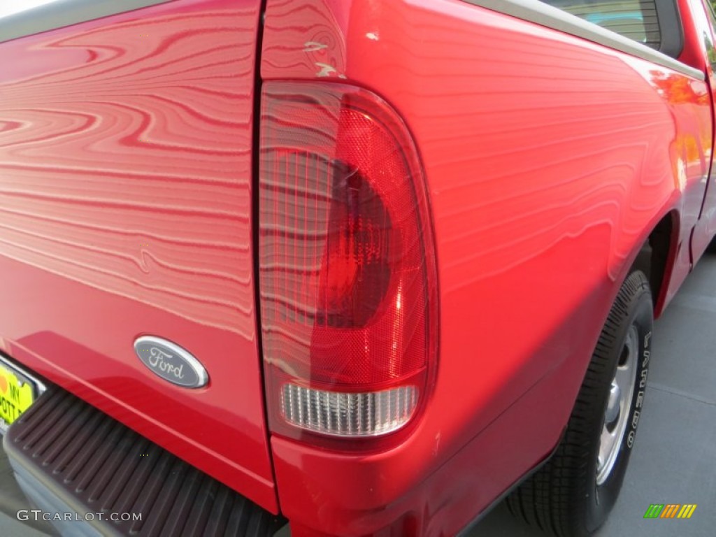2004 F150 XL Heritage SuperCab - Bright Red / Heritage Medium Parchment photo #17