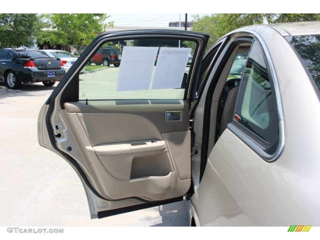 2006 Montego Luxury - Light French Silk Metallic / Pebble photo #12