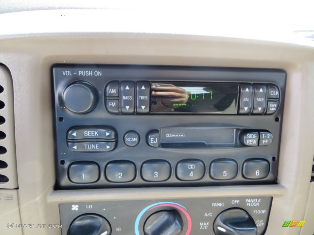2004 F150 XL Heritage SuperCab - Bright Red / Heritage Medium Parchment photo #36