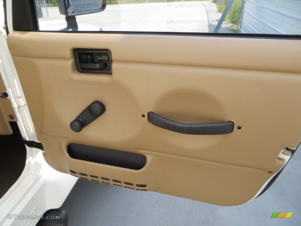 2000 Wrangler Sahara 4x4 - Stone White / Camel/Dark Green photo #22