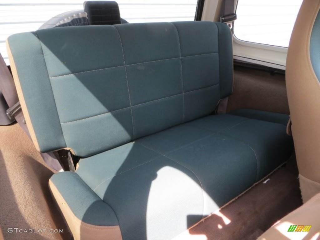 2000 Wrangler Sahara 4x4 - Stone White / Camel/Dark Green photo #25